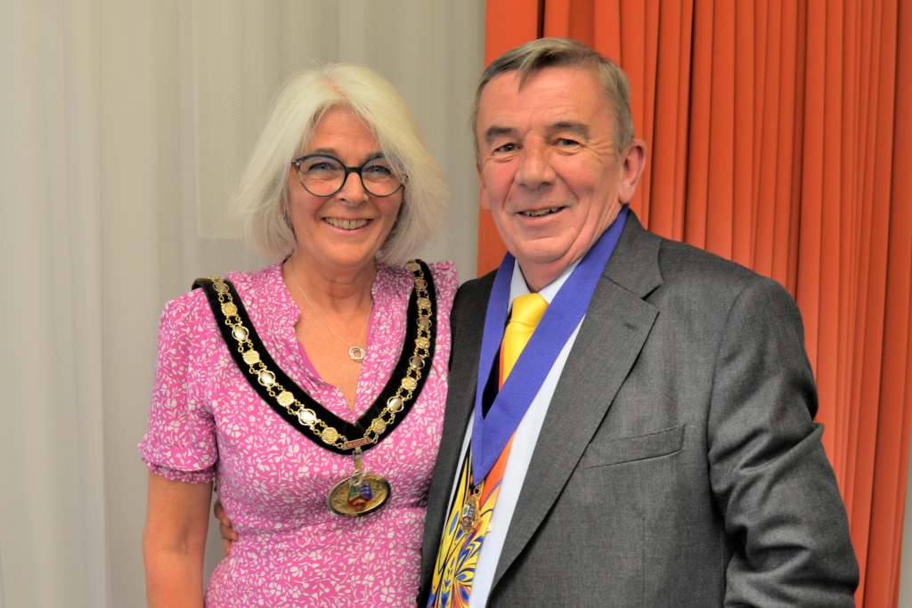 Town Mayor and Deputy Re-Elected at Annual Meeting